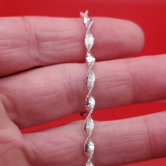 Jewelry - 7 Inch 925 Sterling Silver Twisty Chain Bracelet